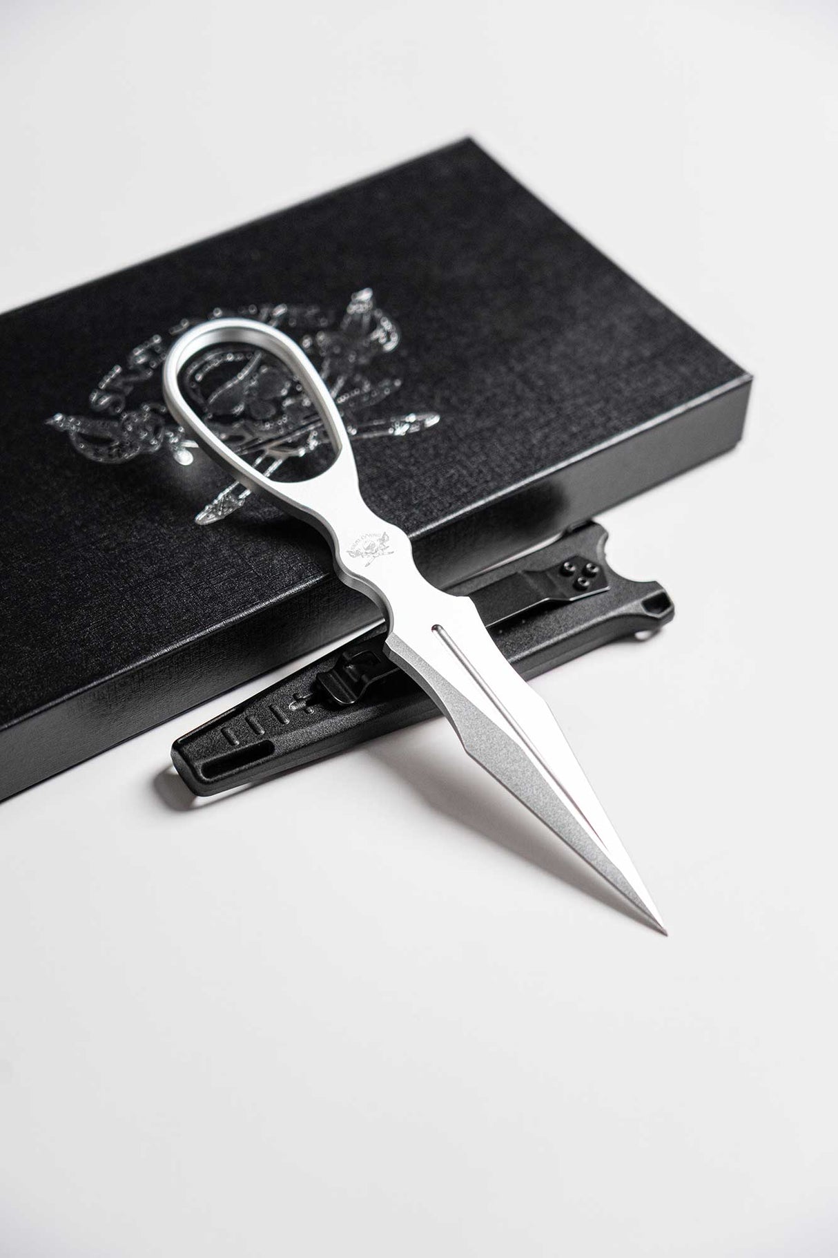 Skallywag Aluminum Dagger (Not Trainer) - Platinum